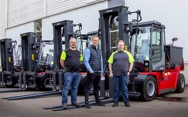 Patrik Karlsson (Baosteel), Nicklas Joelsson Björkman (försäljningschef på Ottosson Truck) och Jonas Sundgren (Baosteel).