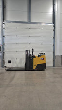 Cat NPF20N3DR – Begagnad elektrisk låglyftare med åkplatta - ottossontruck