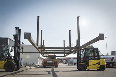 Det gemensamma intresset för stål, truckar och rock ’n’ roll ligger bakom det framgångsrika samarbetet mellan Sölvesborgsföretagen Ottosson Truck/Hyundai och Hjalmarssons.
