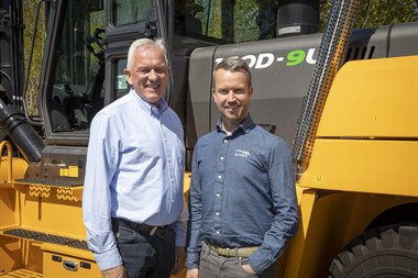 Peter Kling tillsammans med Hüllert Maskins ägare Nils-Gunnar Burge.