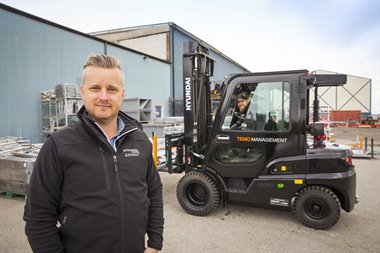 Ottosson Truck/Hyundais säljare David Tkaczyk och Temo Managements truckförare Filip Olofsson.