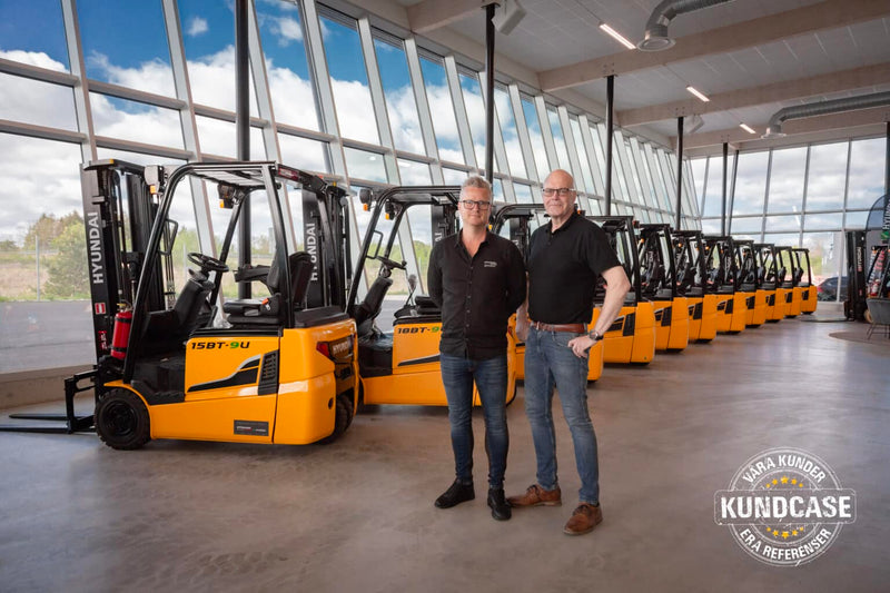 Ottosson Trucks representant David Tkaczyk tillsammans med Håkan Bengtsson, Svea Solar