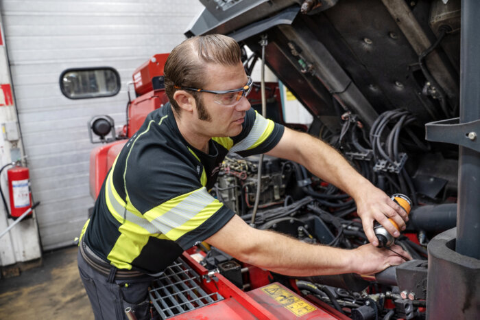 Behind the Truck - Håkan Stanleysson