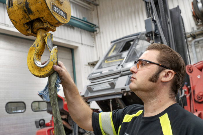 Behind the Truck - Håkan Stanleysson