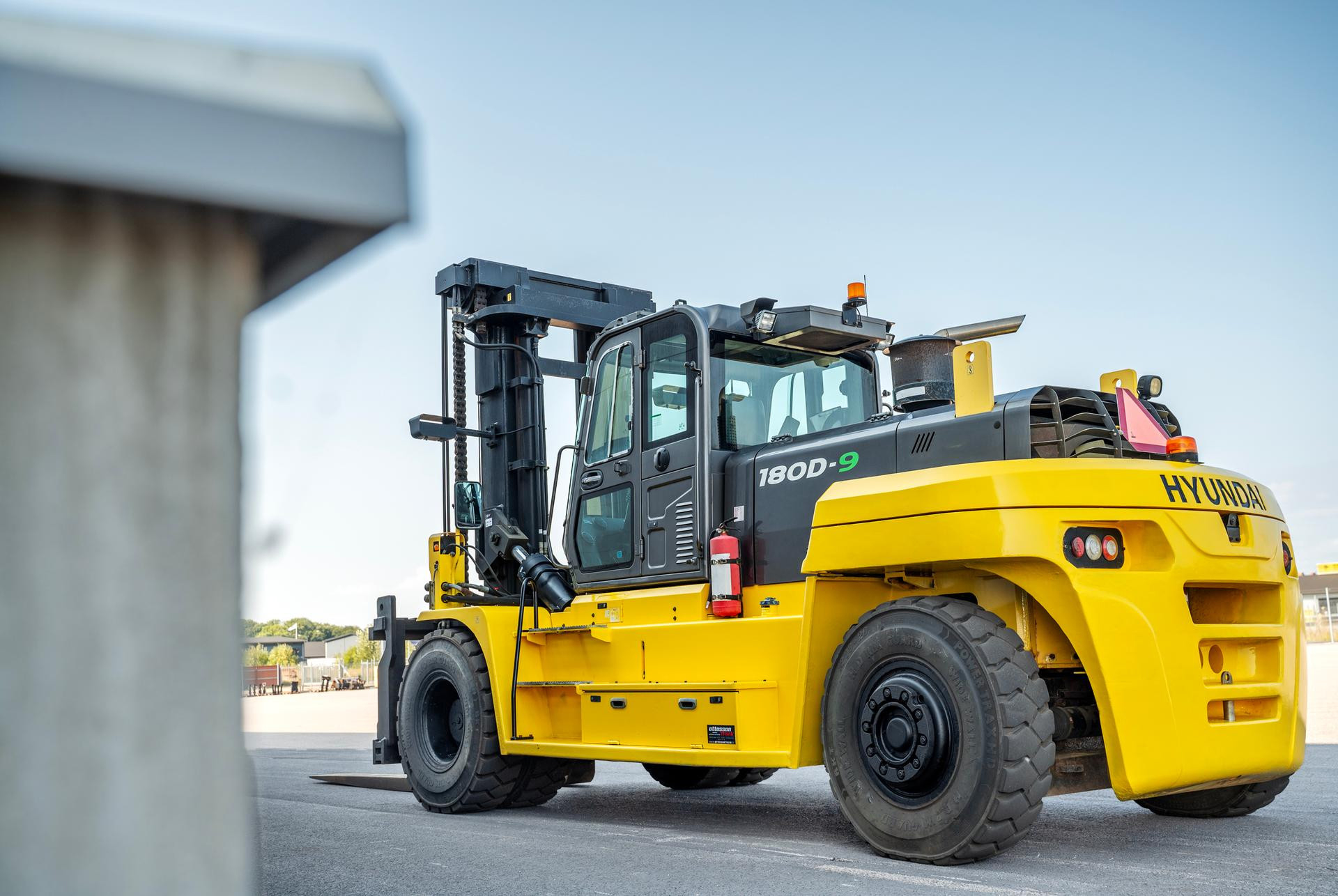 En Hyundai-180d-9 truck